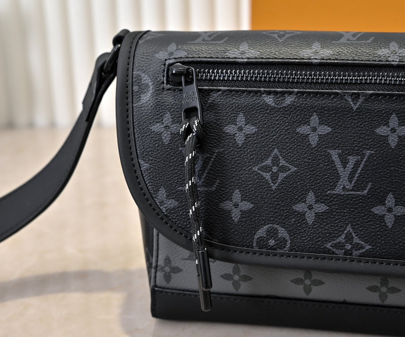 LLP016 Leather bag 26.6-17-11CM   for women and men Bags